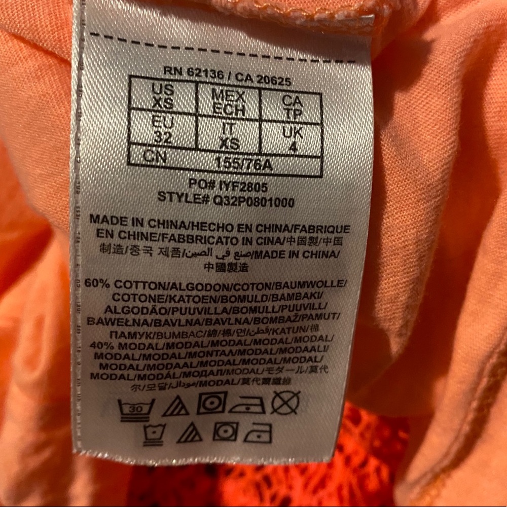 GUESS CUT OUT SHOULDER T-SHIRT - Picture 16 of 16